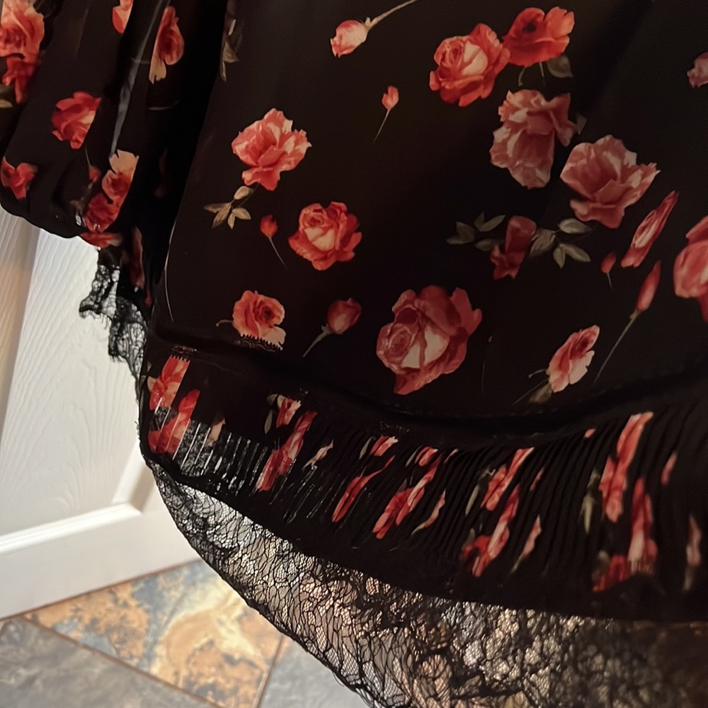 Too - Picture 4 of 5